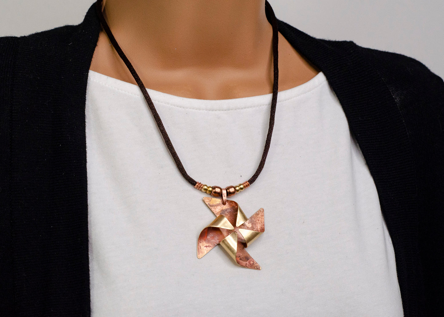 Pinwheel Necklace Bronze - Medium
