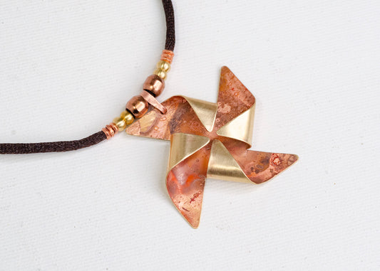 Pinwheel Necklace Bronze - Medium
